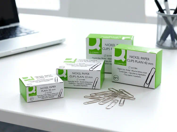 Clips de oficina de diferentes tamanos | Papeleris Clips de oficina de diferentes tamanos | Material de oficina que se usa para juntar papeles