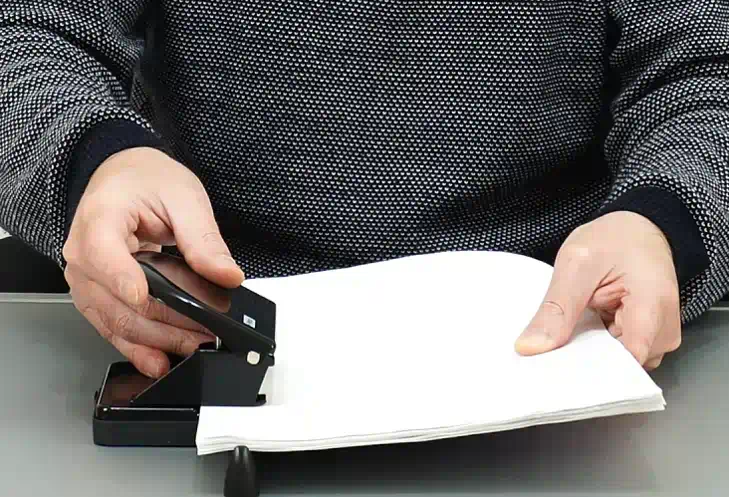 Perforando hojas con el taladrador Petrus 52 | Petrus 52