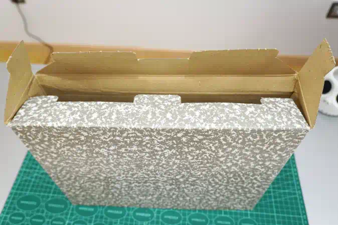 | Montar cajas de Archivadores AZ | Primer paso bajada lenguetas Montar cajas de Archivadores AZ | Primer paso bajada lenguetas | Papeleris