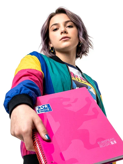 chica con cuaderno de Tapa dura | cuadernos escolares