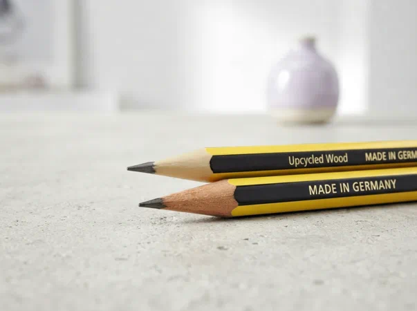 primer plano del cambio de madera de los lapices staedtler | cambio de lápices Staedtler Noris